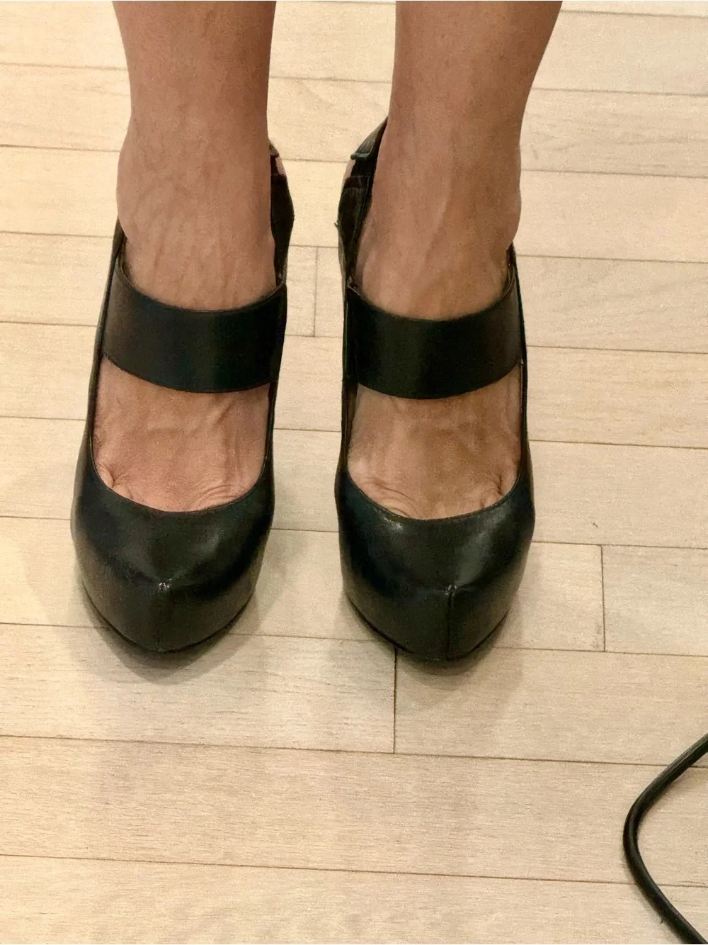 5/48 Saks Fifth Avenue leather platform hills 4.5” hill and 2” platform